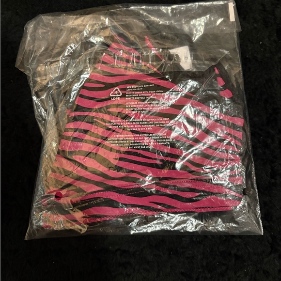 PINK Victoria's Secret Black and Pink Zebra Sports Bra - Picture 5 of 5